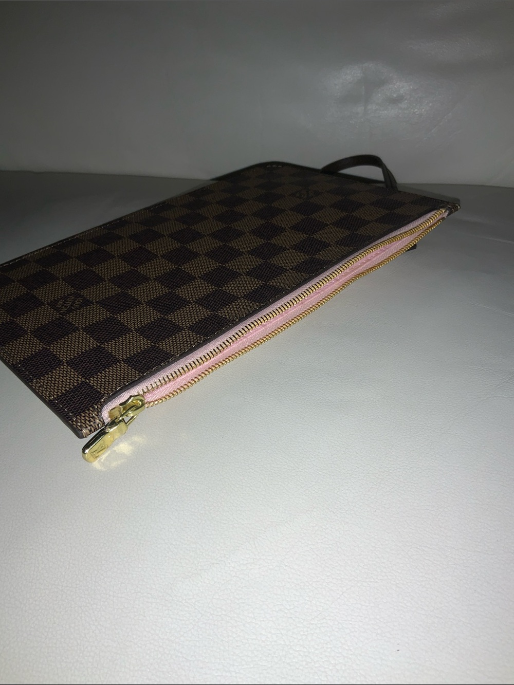 LOUIS VUITTON Neverfull Damier Ebene's Pouch. One time used. Mint condition. - Picture 4 of 6